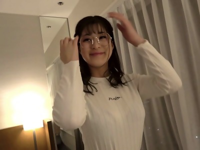   435mfc-010　おっぱいがものすごい盛り上がりをみせる。これはエロイ…下乳 